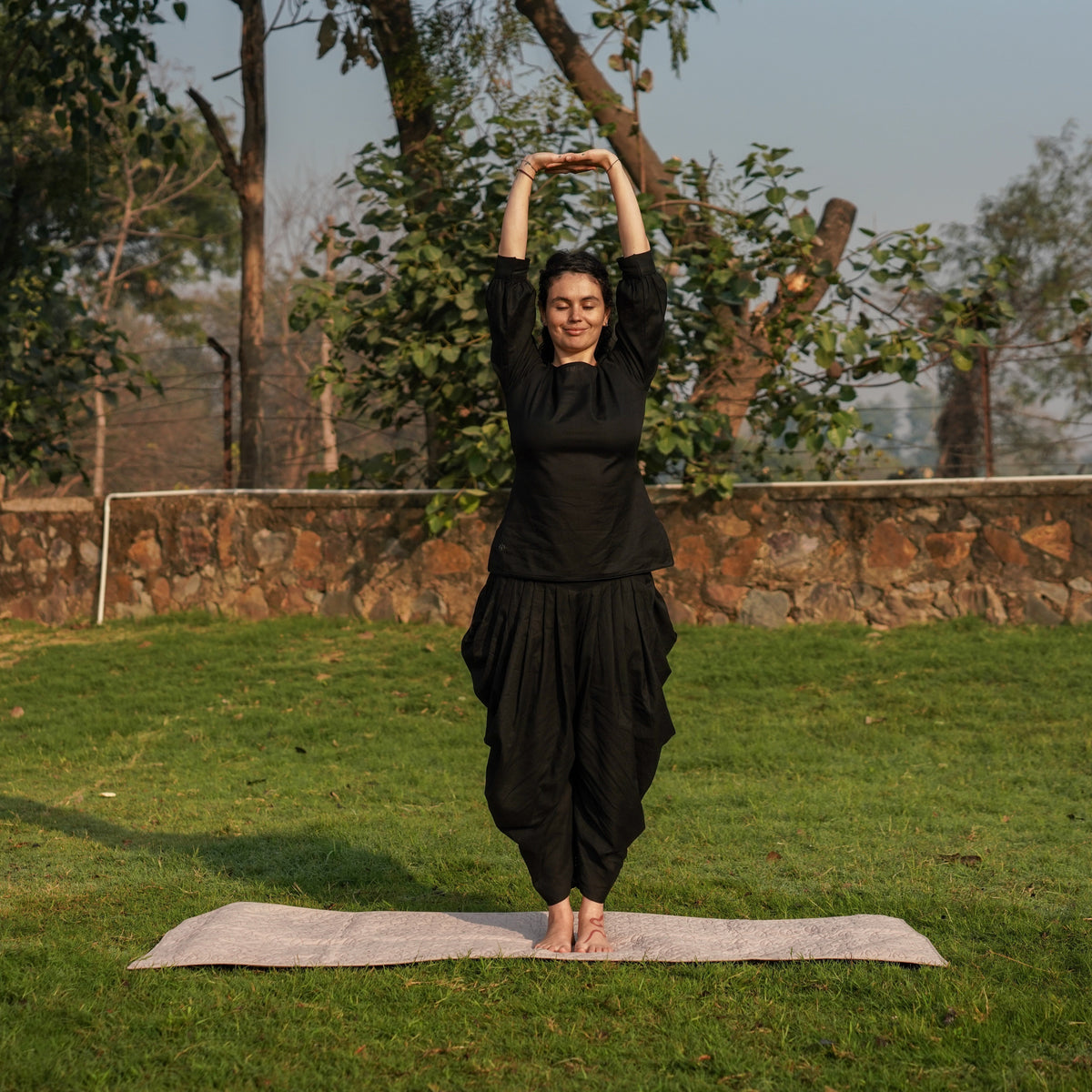 Buddhi Matching Set - Women's Yoga Matching Set - Black — view 4