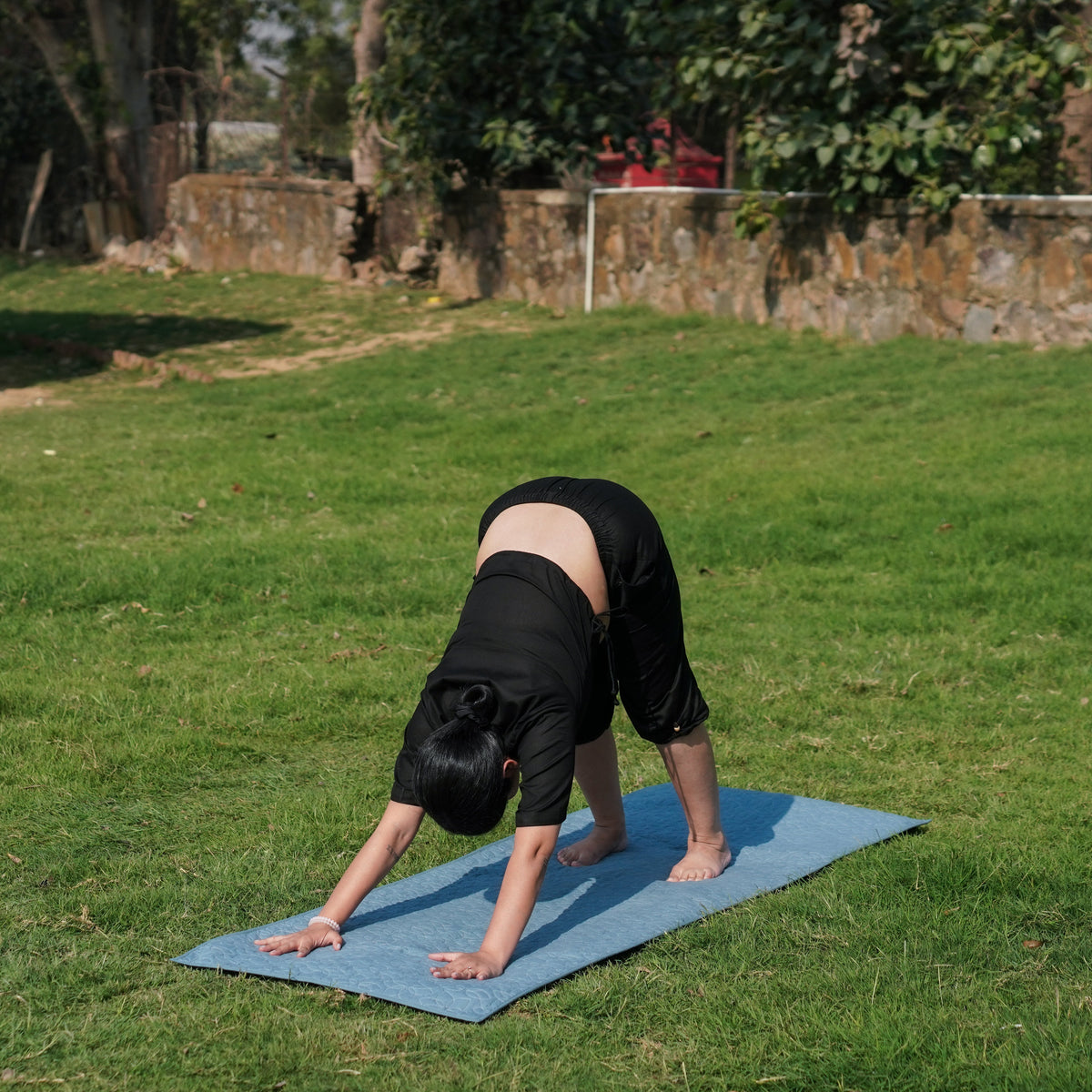 Apas Top - Women's Cotton Yoga Top - Black — view 3