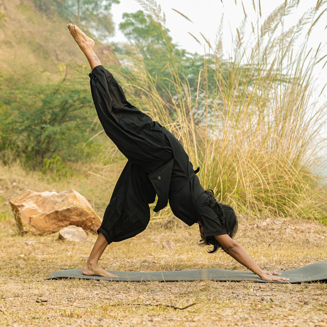 Breathable black yoga set – women’s cotton wear for daily yoga