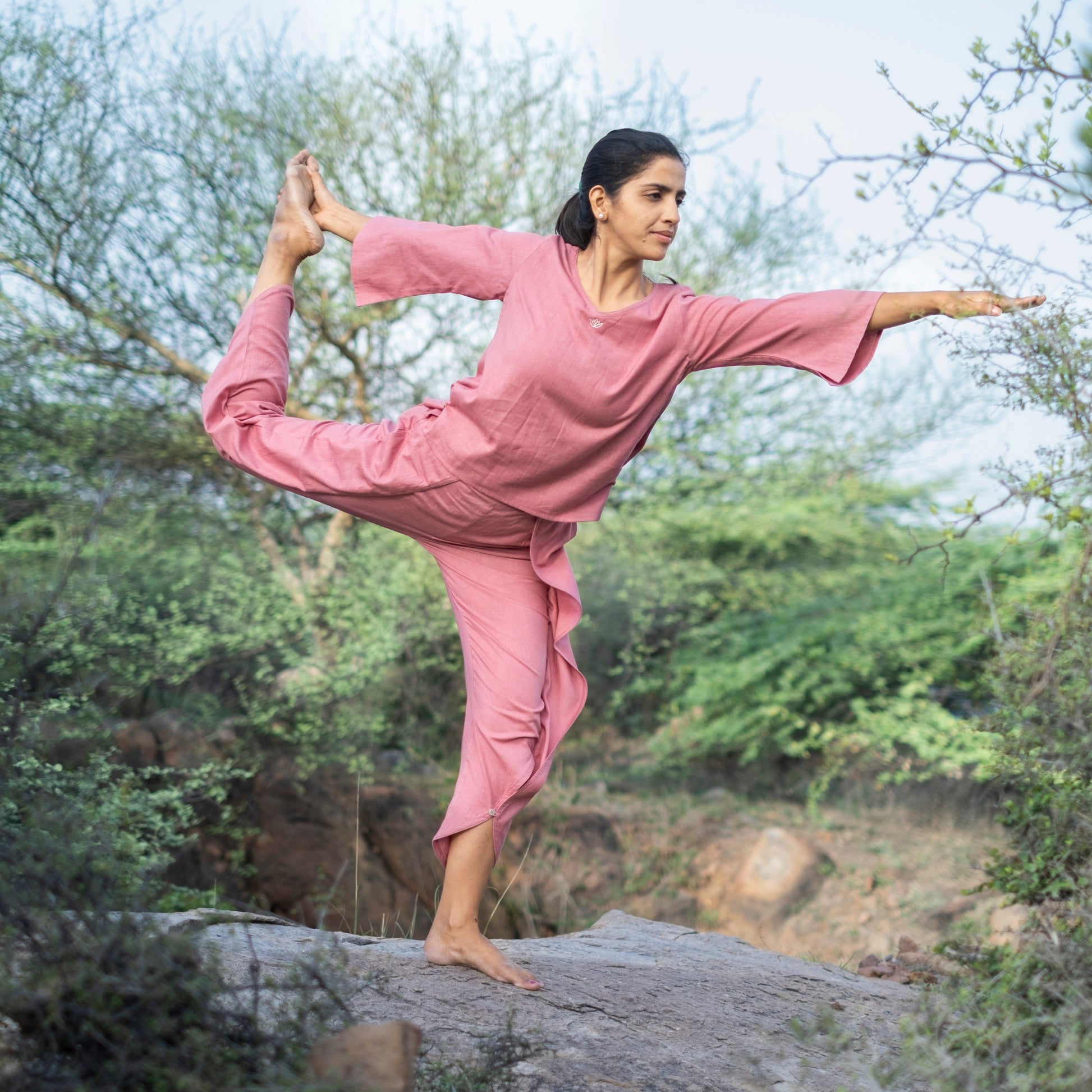 Pink cotton yoga top for women – Akiso archivedwear