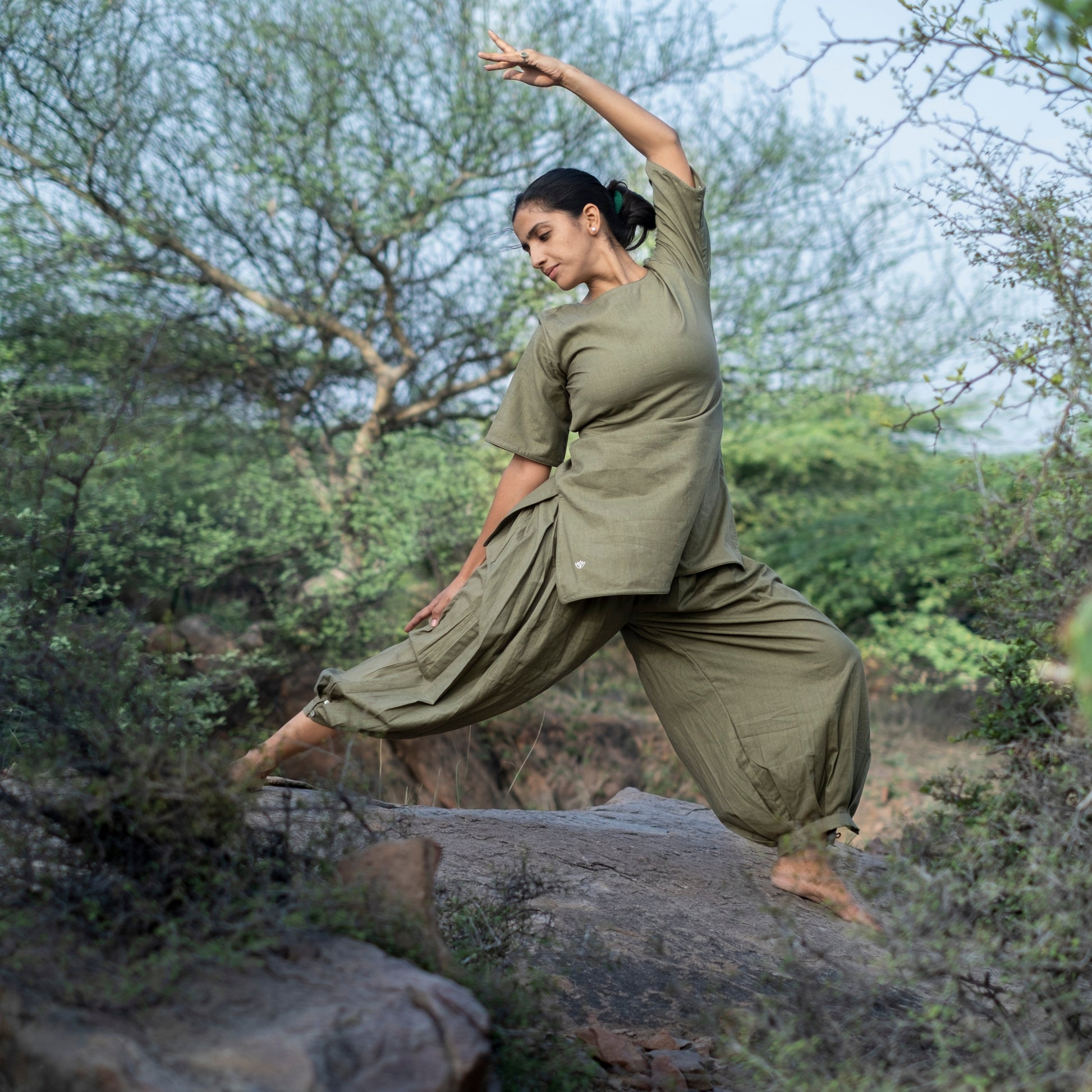 Sustainable green yoga outfit for women – Akiso collection